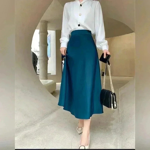 dressbarn skirt size 4 in very good condition very soft - Picture 1 of 10